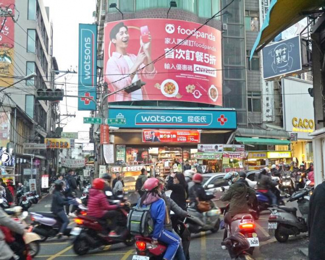 台中東海商圈戶外看板