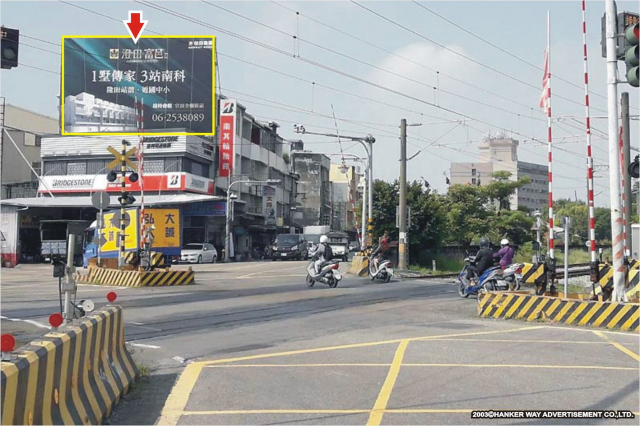 HW-M-0162【漢可威廣告】台南市新市區仁愛街&中正路口