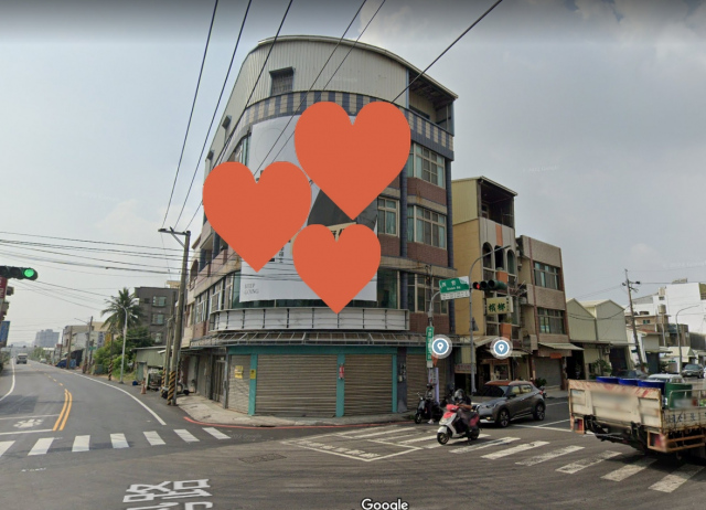 台南永康十字路口大面積看版