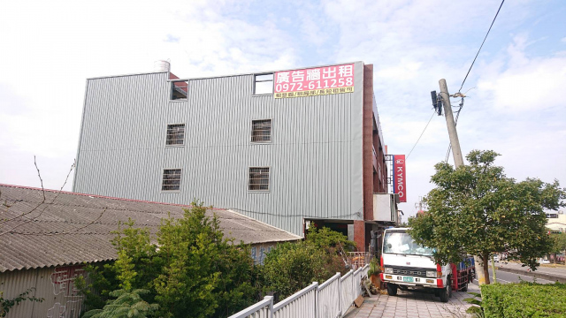 正台灣大道路邊  進入台中海線必經道路 建商愛用廣告牆